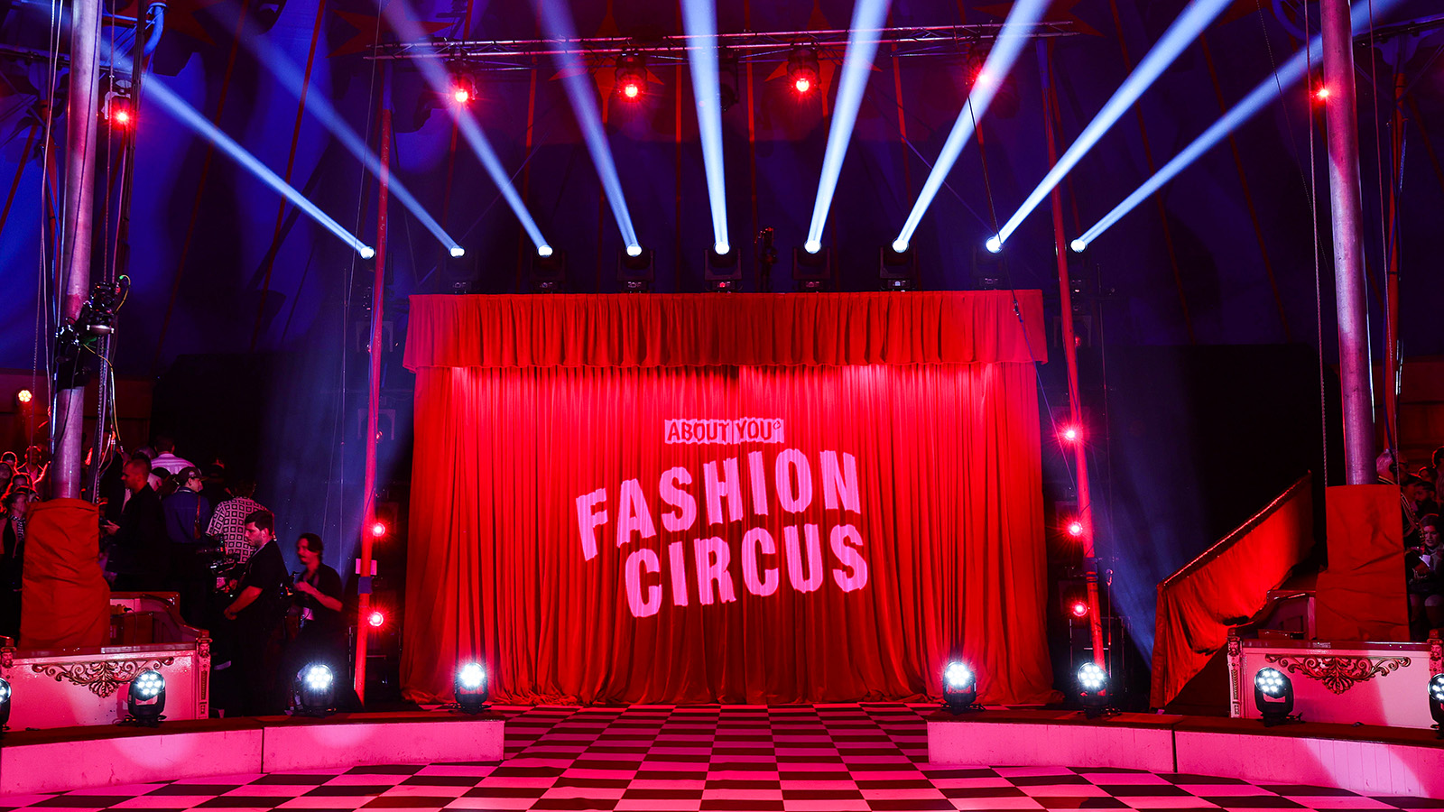 Fashion meets Performance – GLP impression X5 beleuchten den ABOUT YOU Fashion Circus